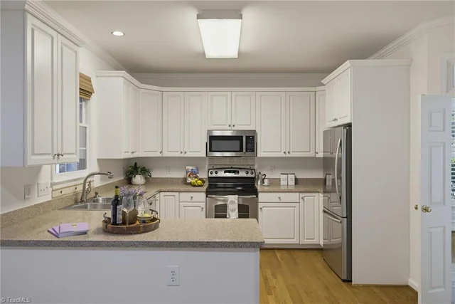 5517 Clydebank Road, photo 4 of 39