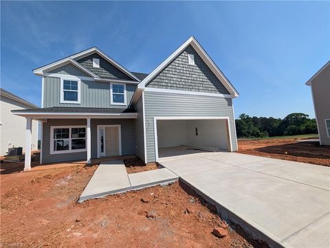 Homes For Sale - 1318 Dandridge Drive<br/> Forsyth County, Kernersville, NC 27284