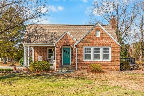 Homes For Sale - 1916 Guilford College Road<br/> Jamestown, NC 27282