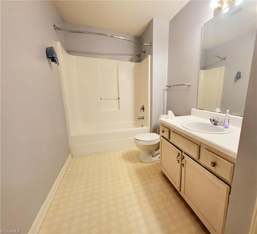 802 Sprull Court #E, Greensboro, North Carolina image 13