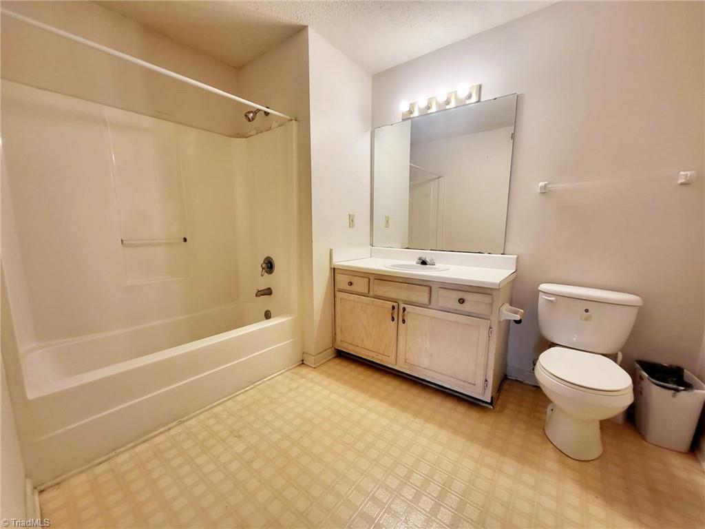 802 Sprull Court #E, Greensboro, North Carolina image 7