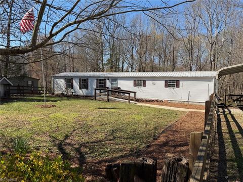 Mobile Home For Sale - 2050 Pondarosa Drive<br/> Kernersville, NC 27284