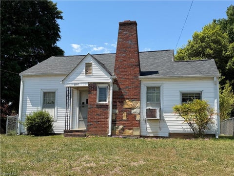 Homes For Sale - 2117 E Sprague Street<br/> Winston-Salem, NC 27107
