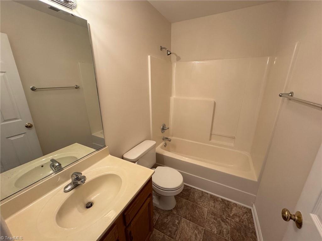 8 Franklinwood Drive, Greensboro, North Carolina image 11