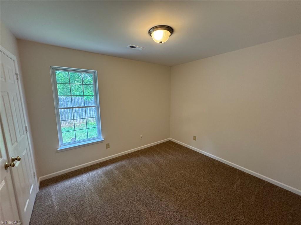 8 Franklinwood Drive, Greensboro, North Carolina image 12