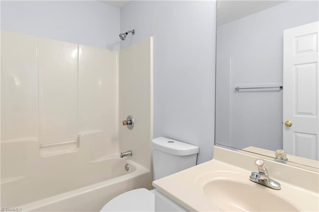 6826 Wellsley Court, Clemmons, North Carolina image 25