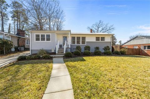 Homes For Sale - 607 Rockspring Road<br/> High Point, NC 27262