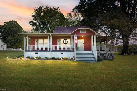 Homes For Sale - 1058 Main Street<br/> Walnut Cove, NC 27052