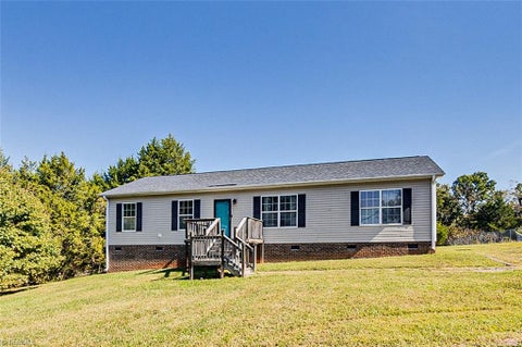 Homes For Sale - 3242 Creekridge Country Road<br/> Randleman, NC 27317