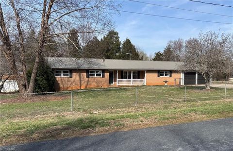 Homes For Sale - 3948 Valley Drive<br/> Sophia, NC 27350