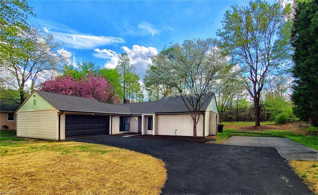720 Shellhabour Boulevard, Rural Hall, North Carolina image 1