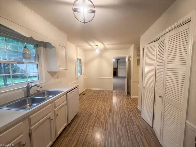 812 Pineburr Road, photo 2 of 30
