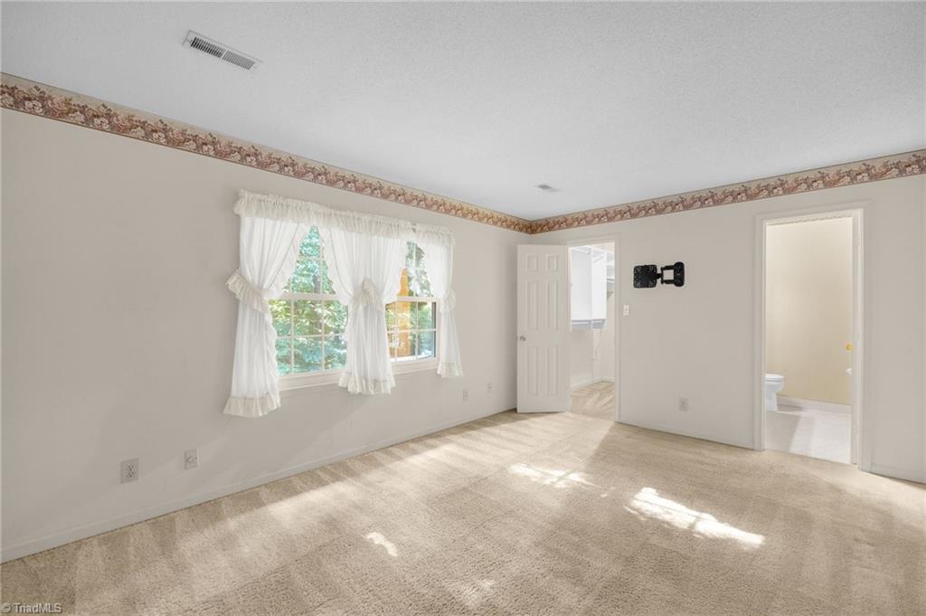 Greensboro, North Carolina 27455, United States, 3 Bedrooms Bedrooms, ,3 BathroomsBathrooms,Residential,Pending,199969