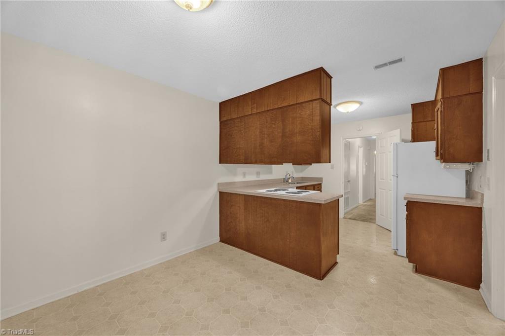 Greensboro, North Carolina 27455, United States, 3 Bedrooms Bedrooms, ,3 BathroomsBathrooms,Residential,Pending,199969