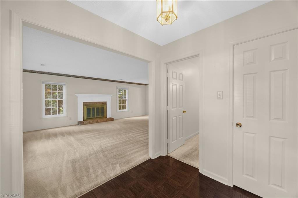 Greensboro, North Carolina 27455, United States, 3 Bedrooms Bedrooms, ,3 BathroomsBathrooms,Residential,Pending,199969