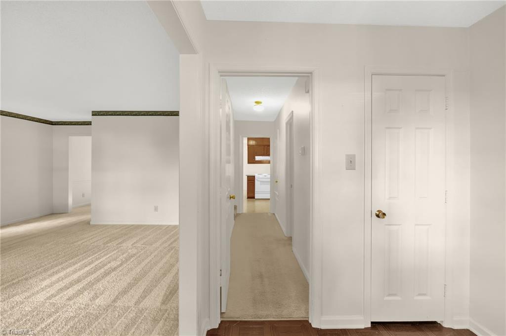 Greensboro, North Carolina 27455, United States, 3 Bedrooms Bedrooms, ,3 BathroomsBathrooms,Residential,Pending,199969