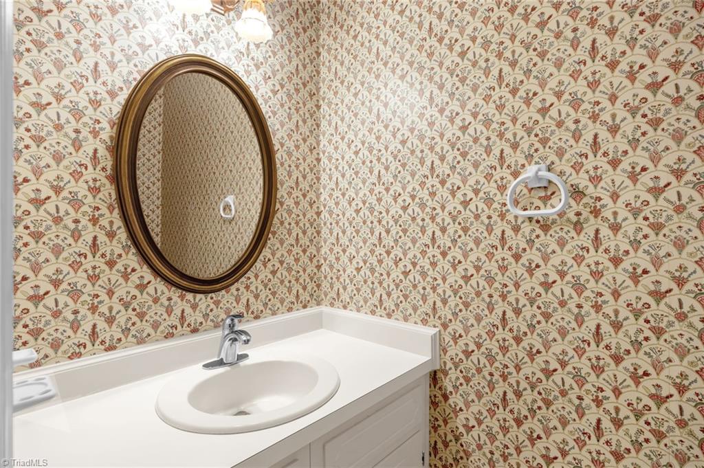 Greensboro, North Carolina 27455, United States, 3 Bedrooms Bedrooms, ,3 BathroomsBathrooms,Residential,Pending,199969