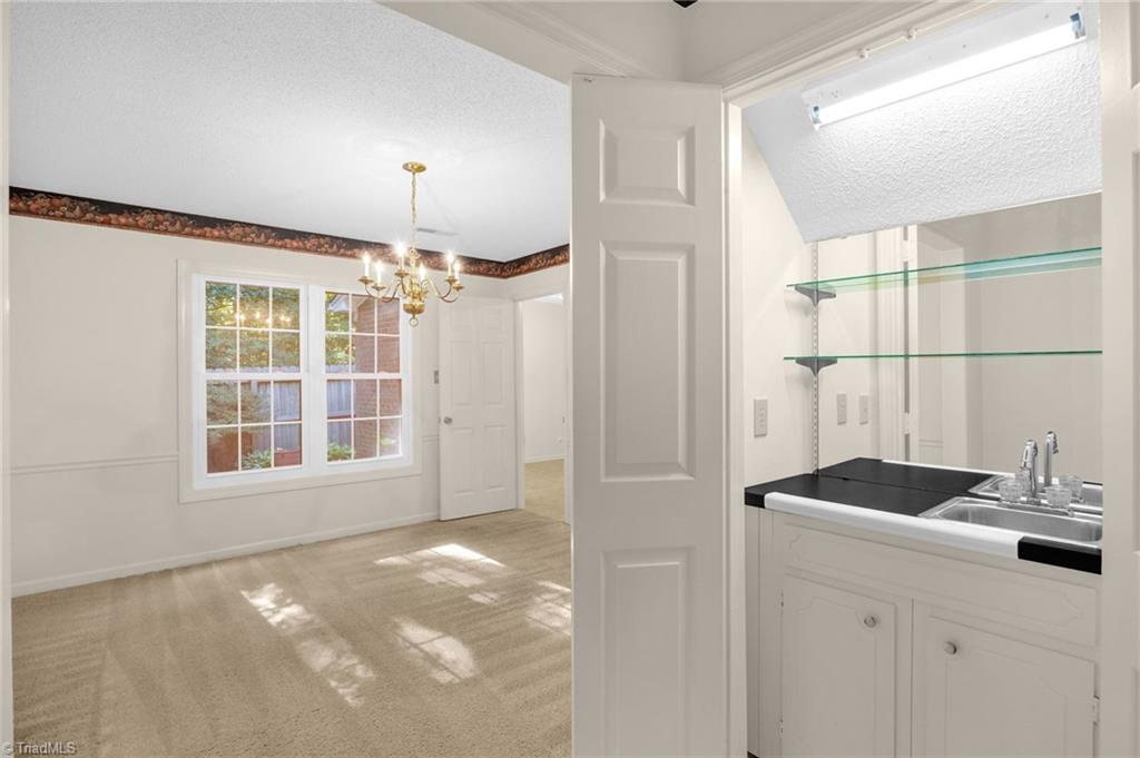 Greensboro, North Carolina 27455, United States, 3 Bedrooms Bedrooms, ,3 BathroomsBathrooms,Residential,Pending,199969