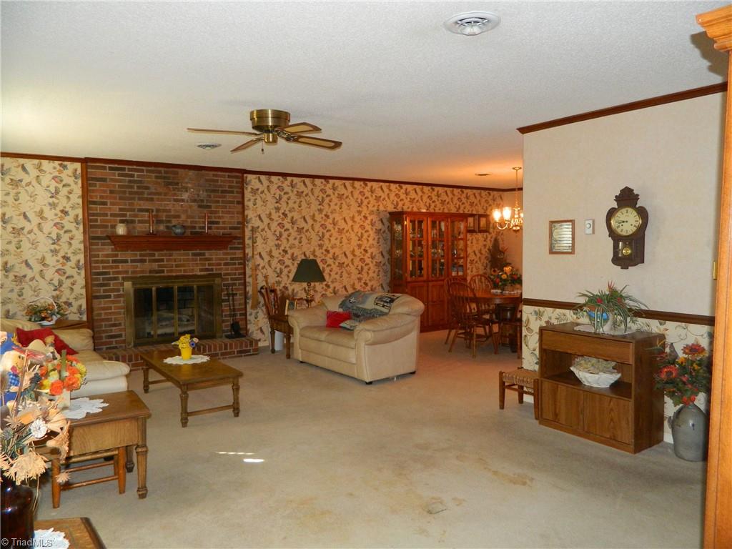 Photo 4 of 24 of 479 Robin Lane house