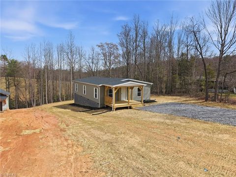 Mobile Home For Sale - 253 Ridge Top Road<br/> North Wilkesboro, NC 28659