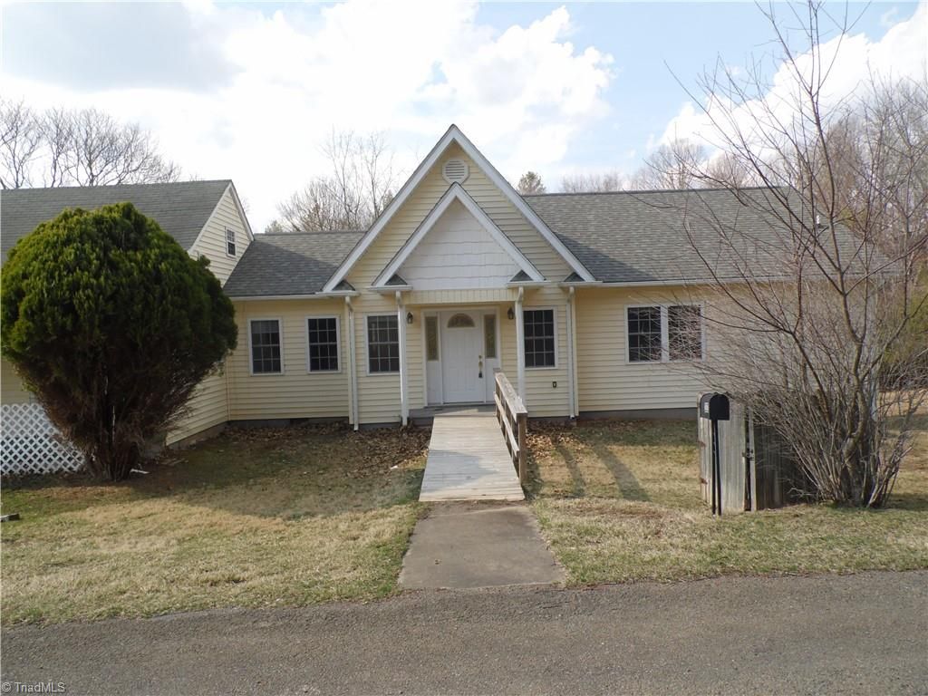 Photo of 232 Riverview Drive, Sparta, NC 28675 (MLS # 1212338)