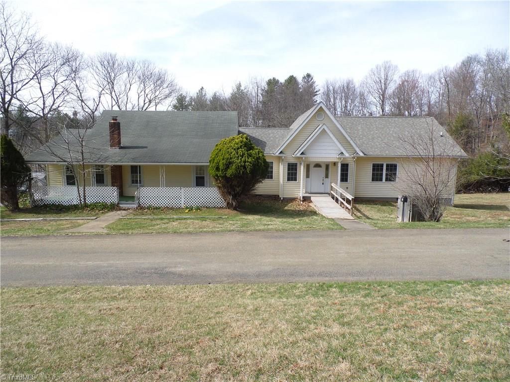 Photo of 232 Riverview Drive, Sparta, NC 28675 (MLS # 1212338)