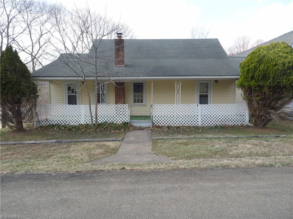 Photo of 232 Riverview Drive, Sparta, NC 28675 (MLS # 1212338)