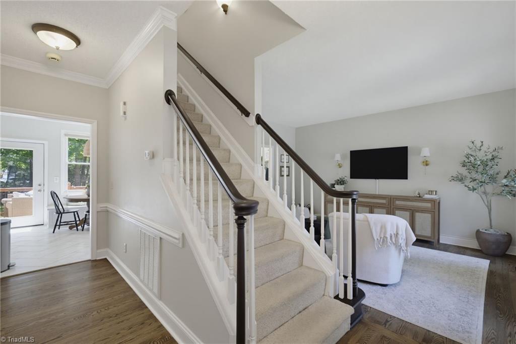 6101 Glenridge Court