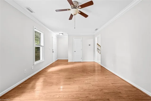 203 Weaver Street, photo 5 of 33