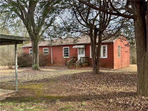 Homes For Sale - 138 Glenn Williams Drive<br/> Randleman, NC 27317