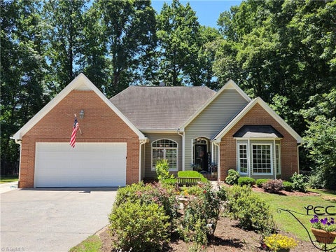 Homes For Sale - 121 Roxbury Court<br/> Advance, NC 27006
