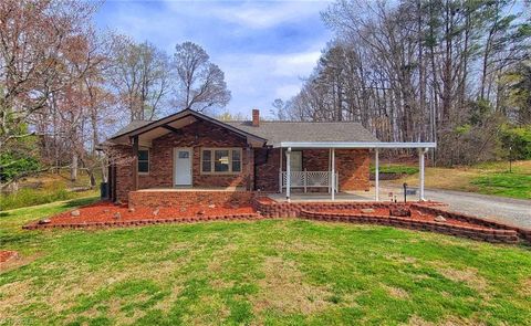 Homes For Sale - 4515 Rocklane Drive<br/> Forsyth County, Walkertown, NC 27051