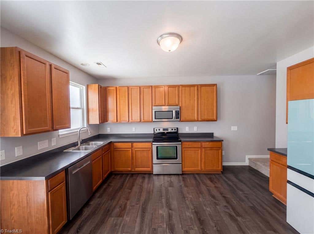 Photo of 518 Macgregor Drive, Burlington, NC 27217 (MLS # 1230679)