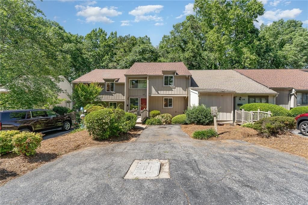 Photo of 127 Lamplighter Circle, Winston-Salem, NC 27104 (MLS # 1214211)