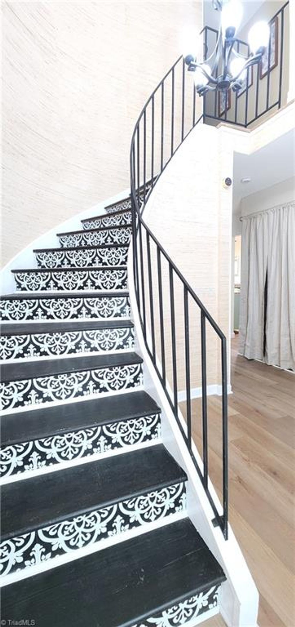 Photo of 127 Lamplighter Circle, Winston-Salem, NC 27104 (MLS # 1214211)