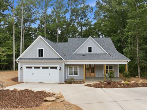 Homes For Sale - 2646 Johns Ridge Drive<br/> Asheboro, NC 27205