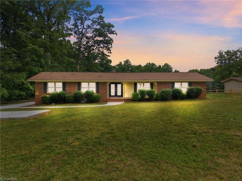 Homes For Sale - 534 Air Harbor Road<br/> Greensboro, NC 27455