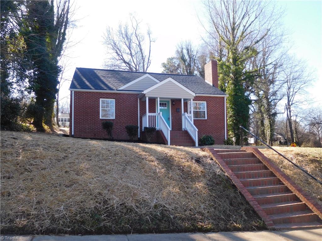 Photo 2 of 39 of 724 W Cascade Avenue house