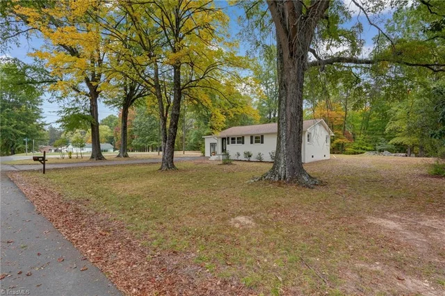 302 Gracie Street, photo 3 of 40