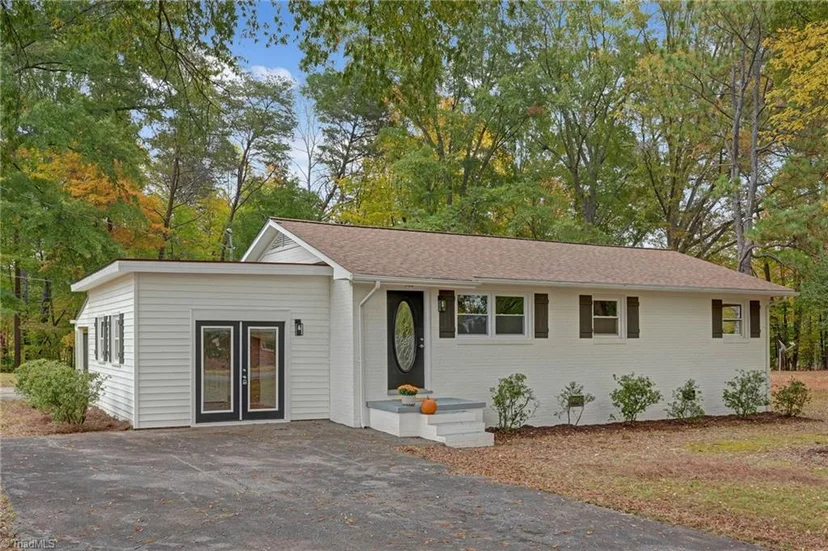 302 Gracie Street, photo 1 of 40