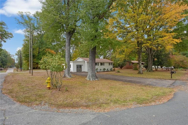 302 Gracie Street, photo 4 of 40