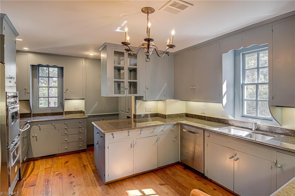 Winston-Salem, North Carolina 27106, United States, 5 Bedrooms Bedrooms, ,6 BathroomsBathrooms,Residential,Active,225502