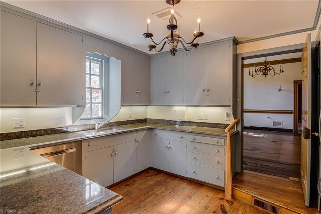 Winston-Salem, North Carolina 27106, United States, 5 Bedrooms Bedrooms, ,6 BathroomsBathrooms,Residential,Active,225502