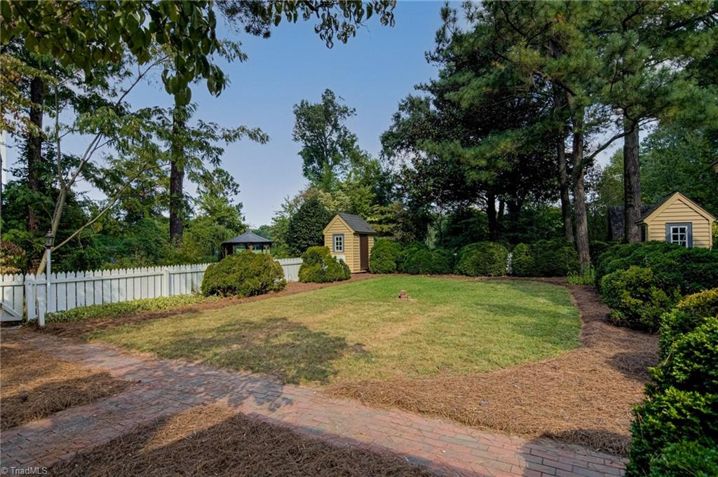 Winston-Salem, North Carolina 27106, United States, 5 Bedrooms Bedrooms, ,6 BathroomsBathrooms,Residential,Active,225502