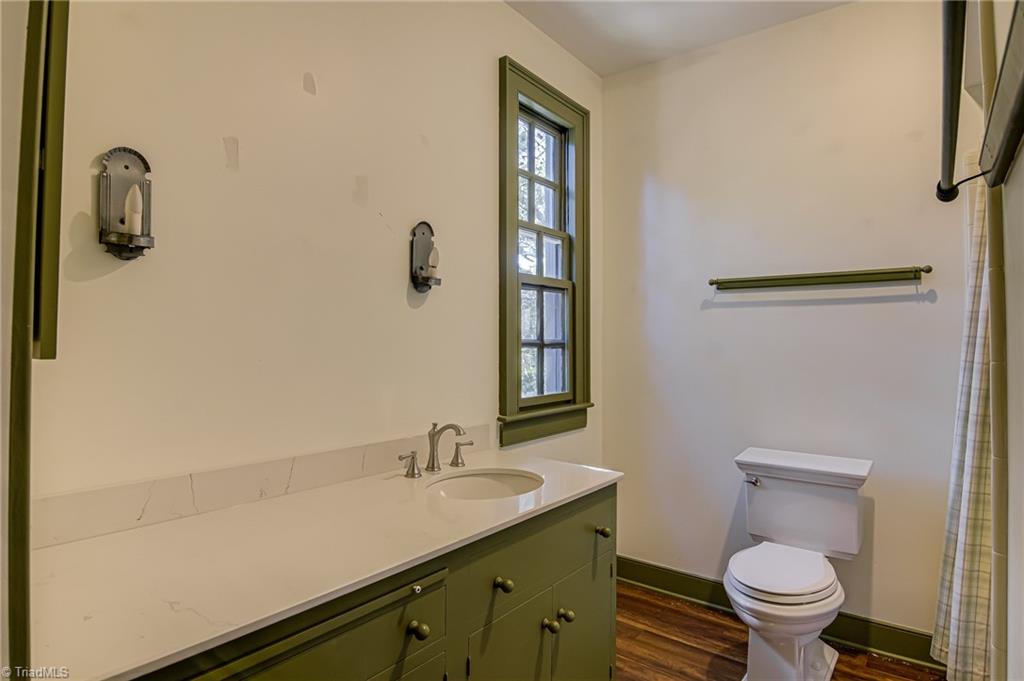 Winston-Salem, North Carolina 27106, United States, 5 Bedrooms Bedrooms, ,6 BathroomsBathrooms,Residential,Active,225502