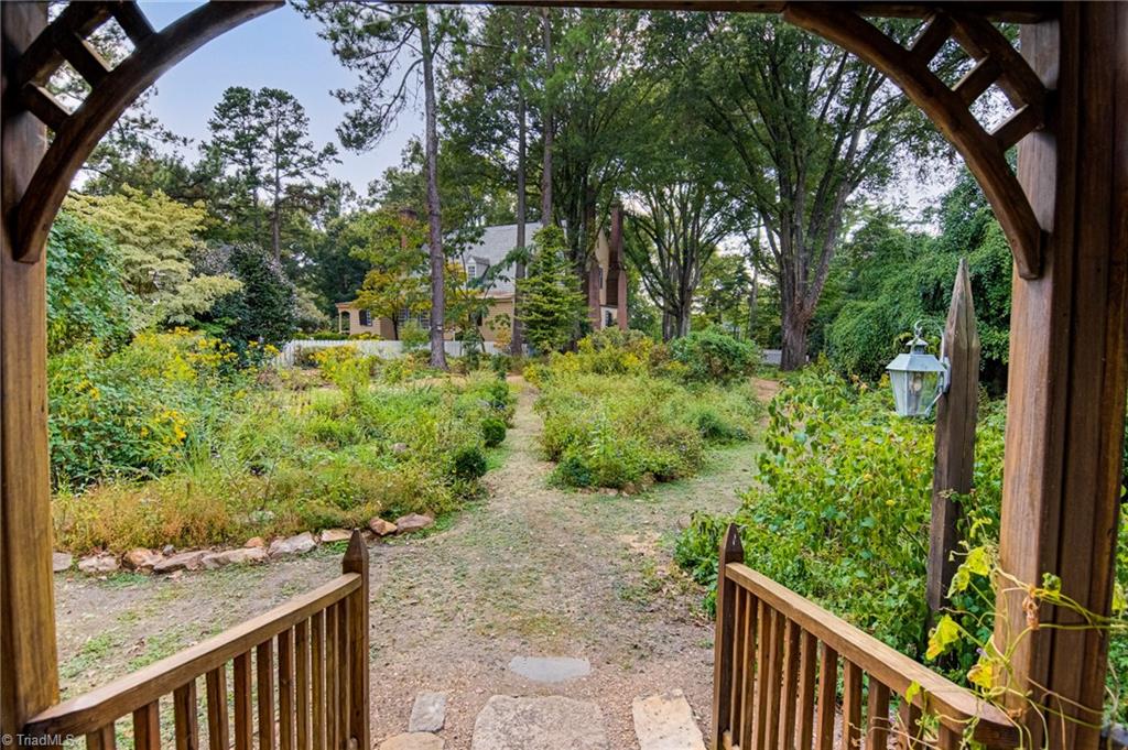 Winston-Salem, North Carolina 27106, United States, 5 Bedrooms Bedrooms, ,6 BathroomsBathrooms,Residential,Active,225502