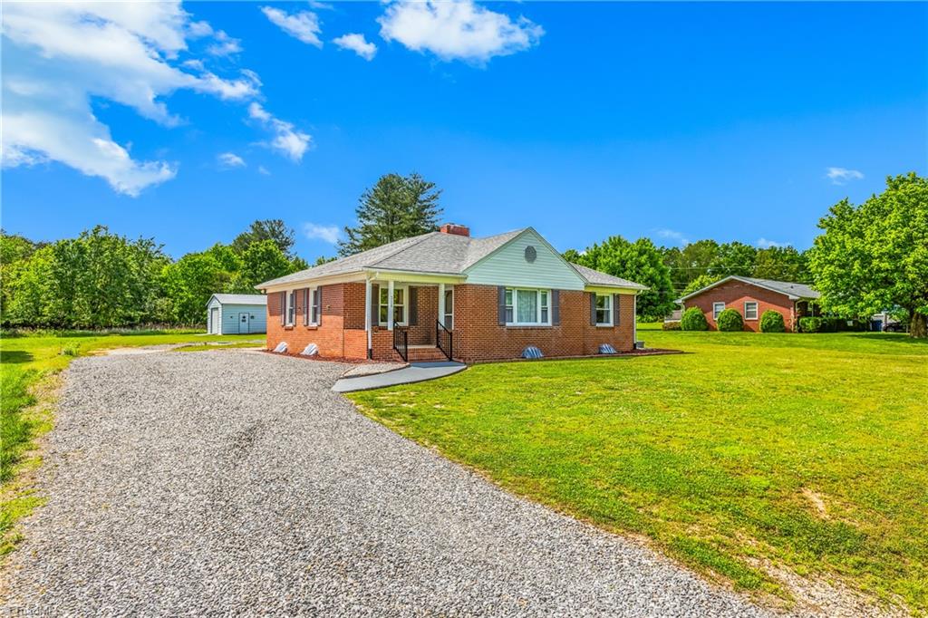 328 Belvue Drive, Mount Airy, North Carolina image 3