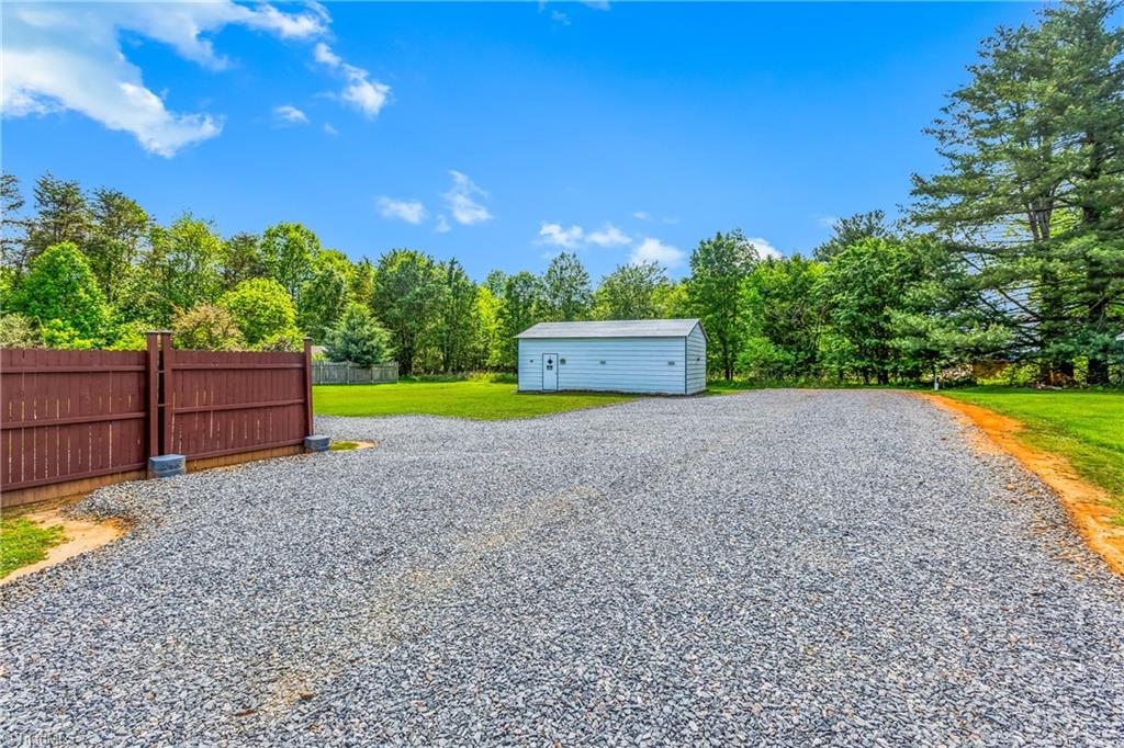328 Belvue Drive, Mount Airy, North Carolina image 34