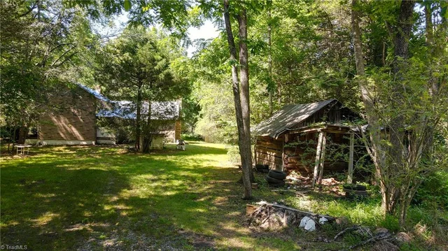 1215 Lucius Beasley Road, photo 4 of 26