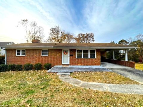 Homes For Sale - 1142 Liberty Drive<br/> Thomasville, NC 27360
